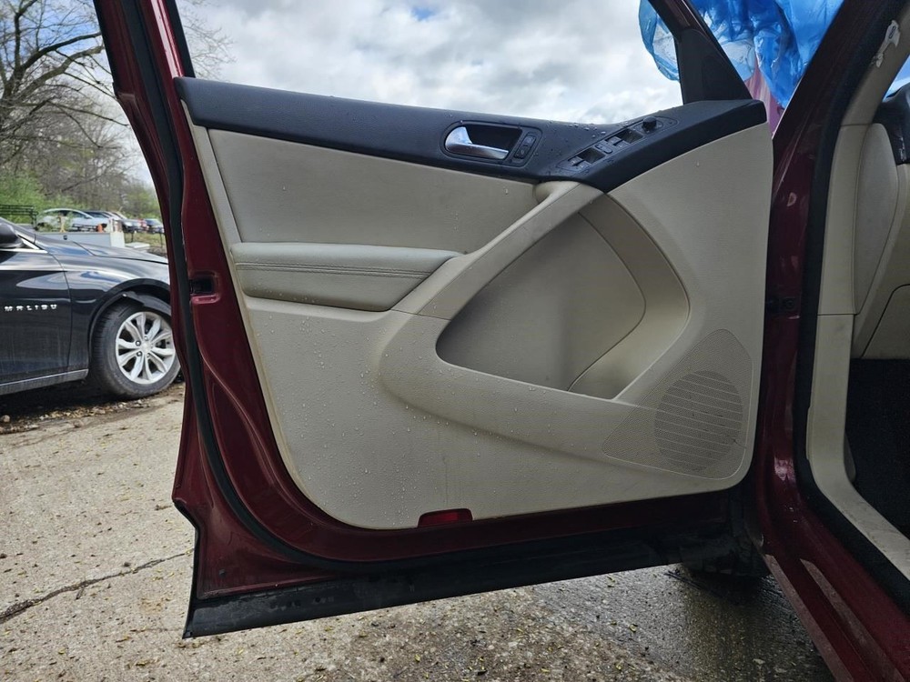 TIGUAN 2010 Headrest 2456034