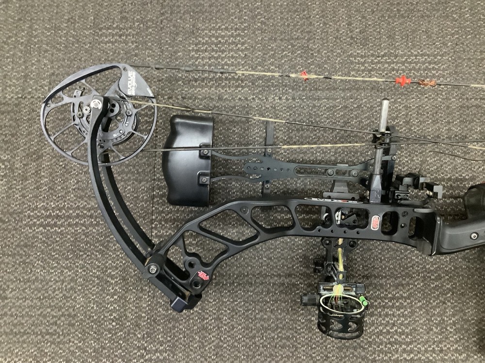 PSE EVO XF30 Right Handed Black Compound Bow