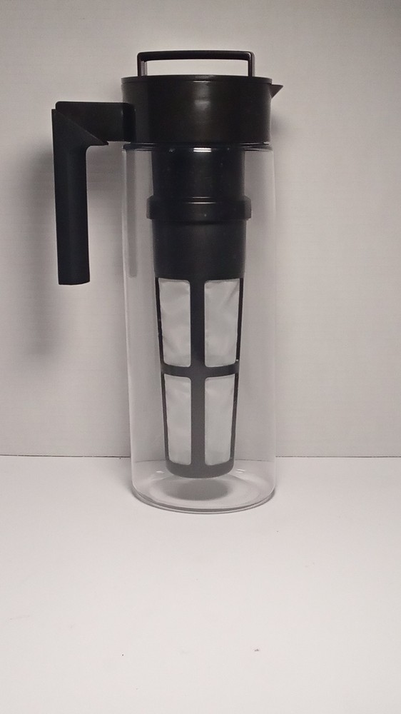 Sambuja Tea Maker Manual Black Removable Filter Basket Matte Plastic takeya