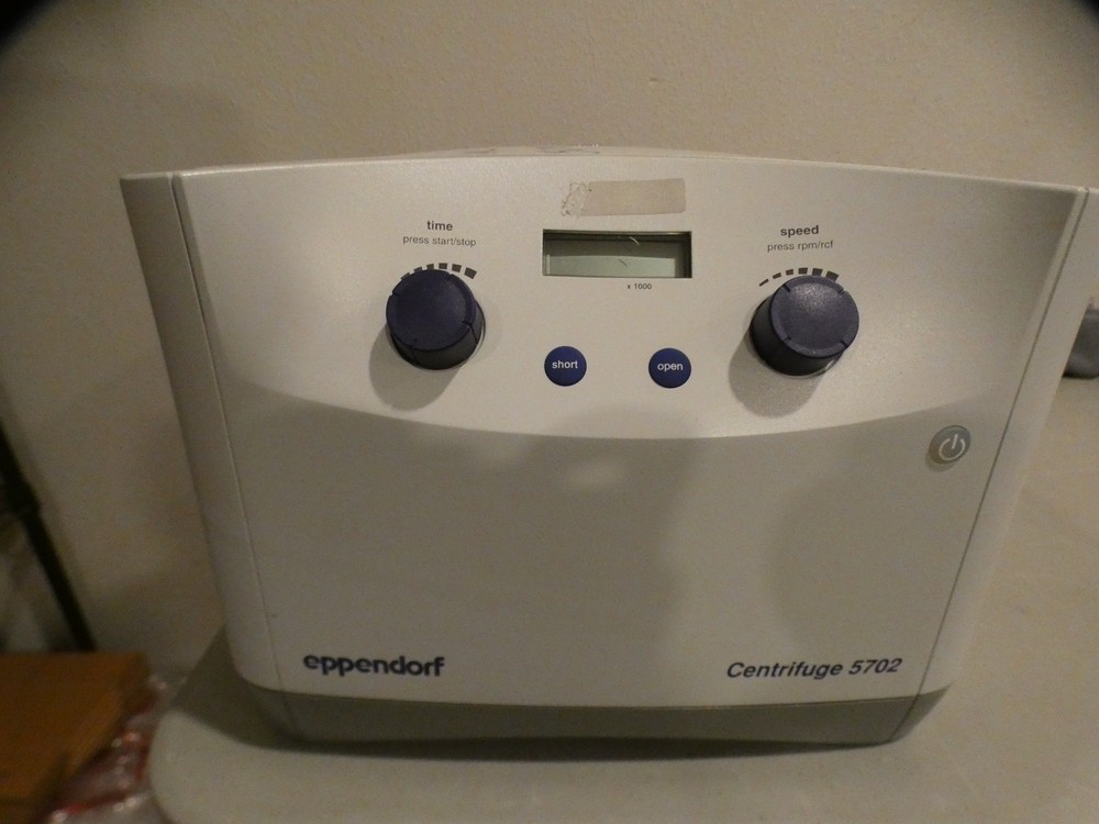 EPPENDORF CENTRIFUGE 5702 Bench Top/Counter Top Powers On, No Error Codes