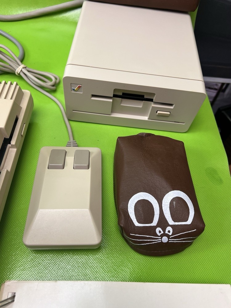 Commodore Amiga A500 Computer System Gaming System A1080 Monitor