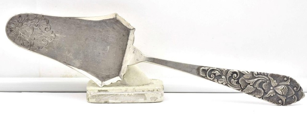 Vintage Signed DIJ 800 Silver Repousse handle Pie Server serving flat wide blade