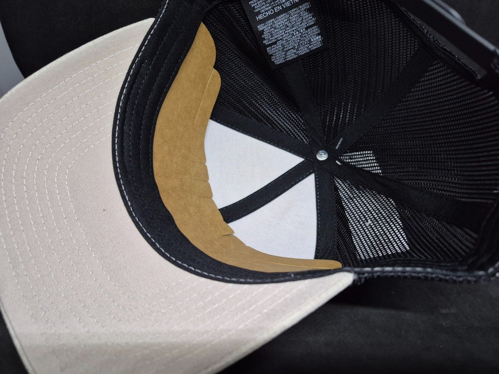 Hurley Mens adjustable snapback authentic trucker hat clasics Beige Black