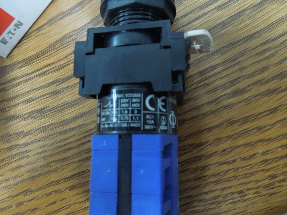 Cutler-Hammer E22JDN1 4 Position Rotary Lever Selector Switch New Surplus