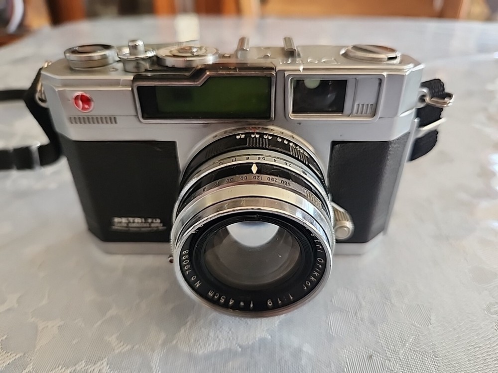 PETRI F/1.9 COLOR CORRECTED SUPER 35MM RANGEFINDER CAMERA Untested