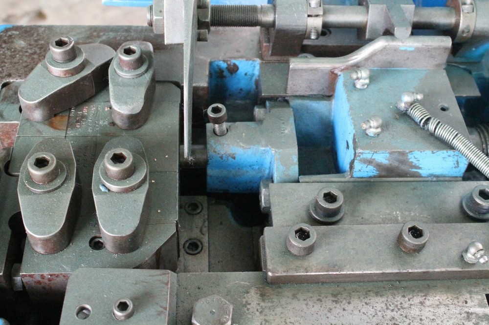 ROBERTS SINGLE STROKE END FORMING PRESS: YODER #55410