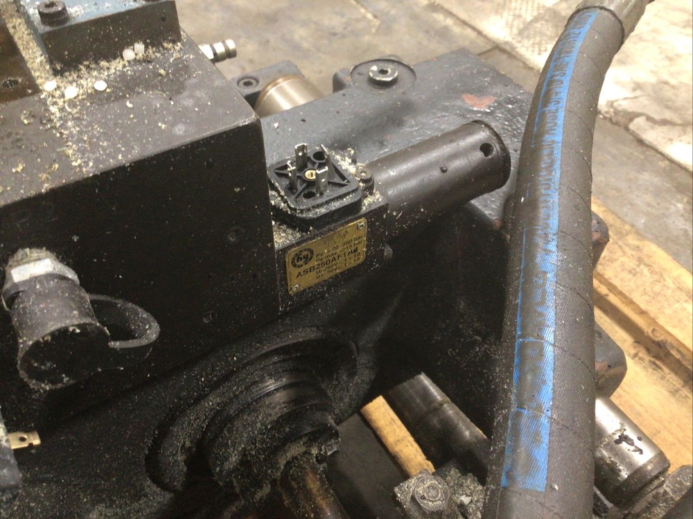 Injection Unit from 44 Ton Cincinnati Press. Molding. Read description #143TW
