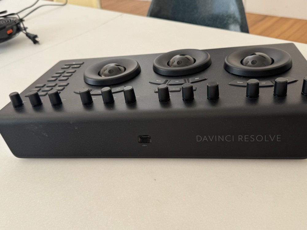 Blackmagic Design Davinci Resolve Micro Panel