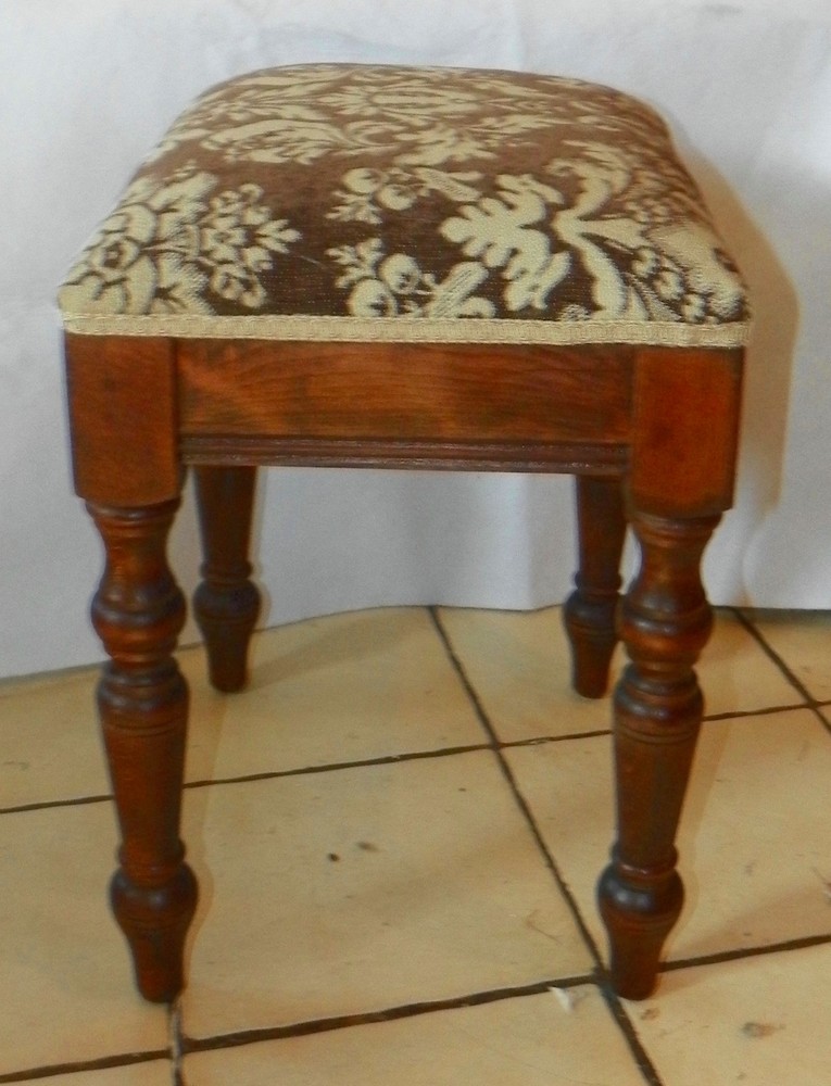 Walnut Bench (VB-6)