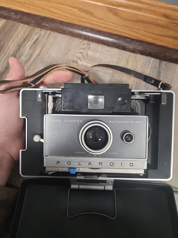 Vintage Polaroid Automatic 100 Land camera With CASE AS IS