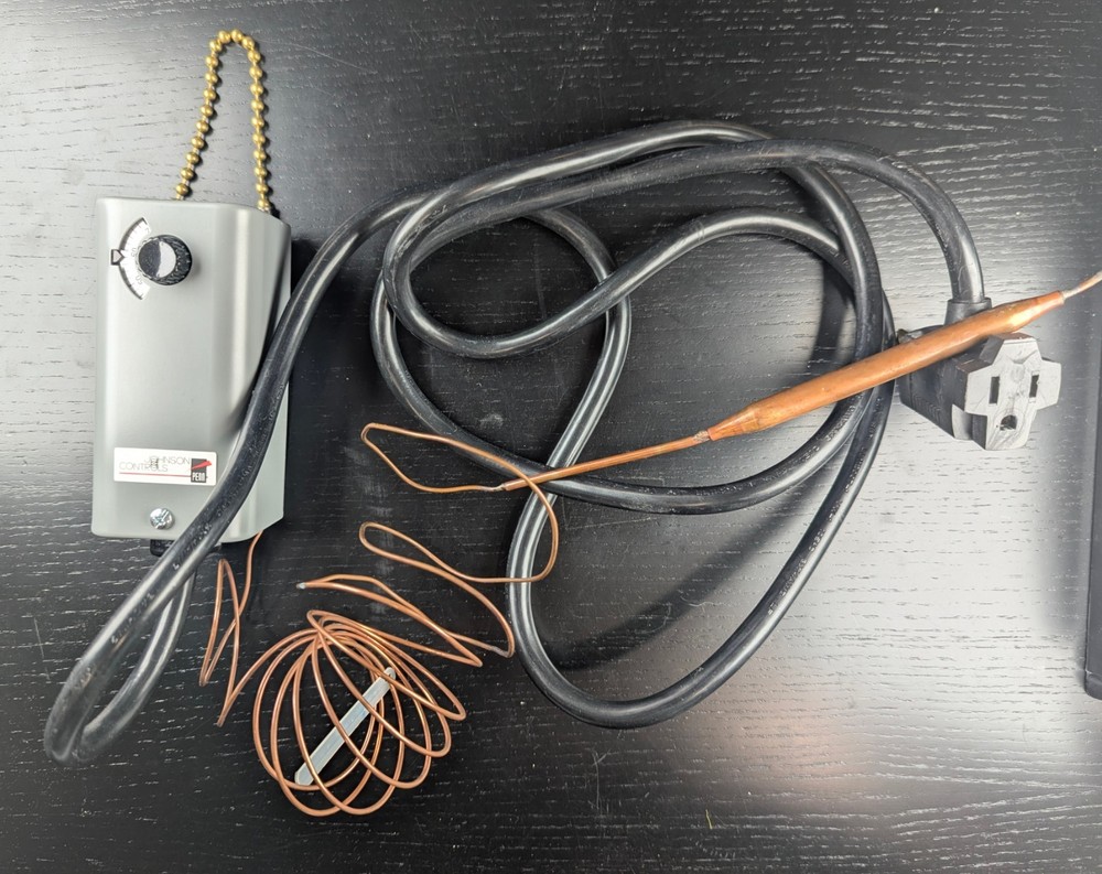 Johnson Controls A19AAT-2C Type Cooling Thermostat Portable Controller