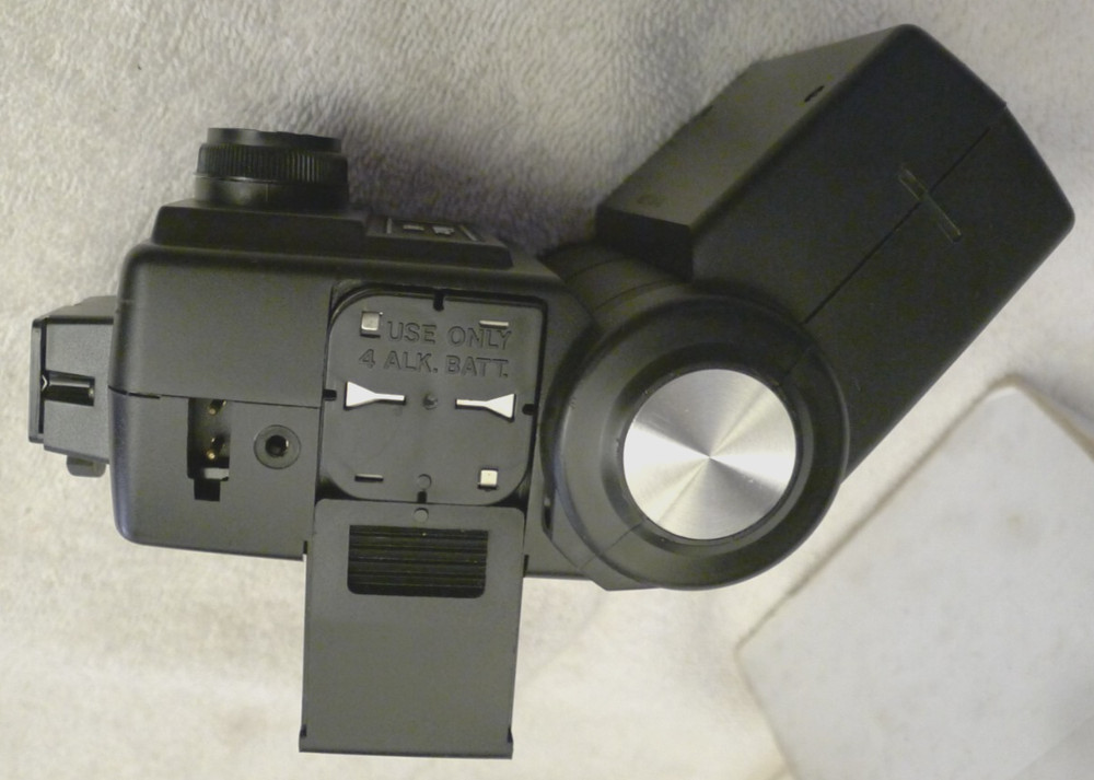 Vivitar 283 Auto Thyristor Electronic Shoe Mount Directional Flash - TESTED B