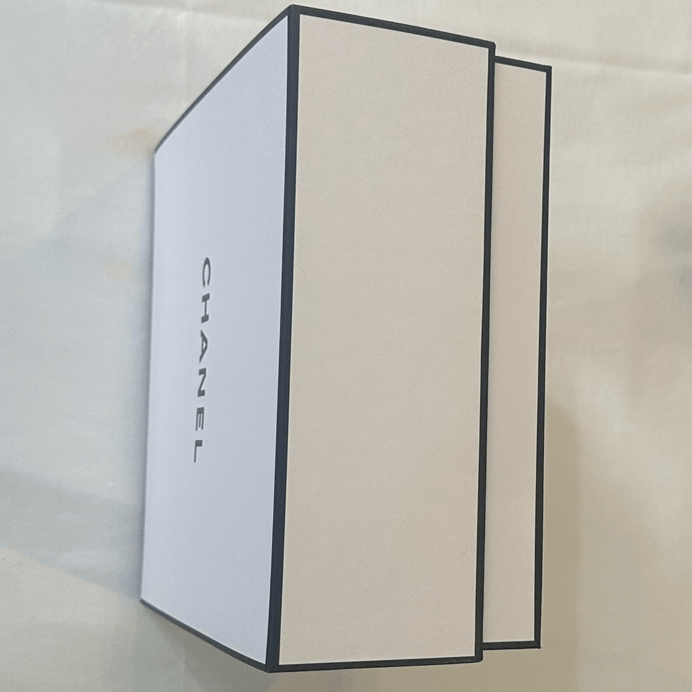 CC Elegant White Box with Black Edges