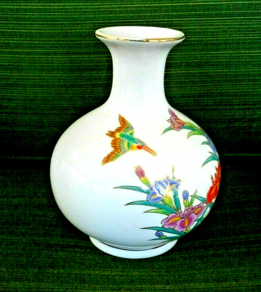 MACAU FLOWERED PORCELAIN VASE