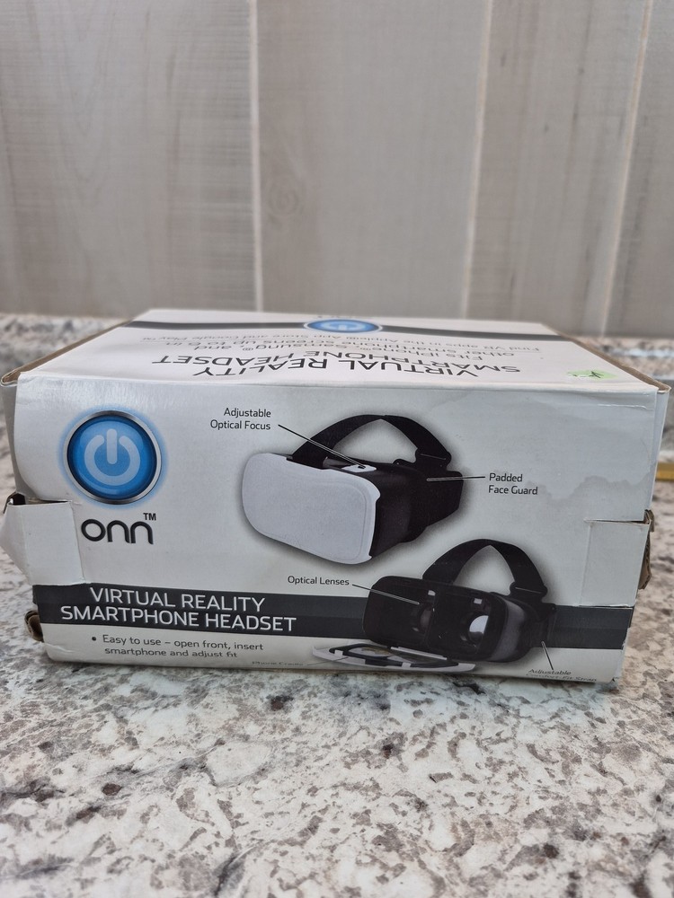 onn VR Headset Smartphone Virtual Reality Headset Adjustable Focus New In Box