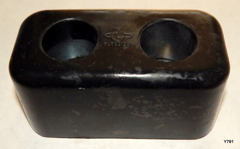 GlobeTech 6" x 3" x 3-1/4" Dock Bumper