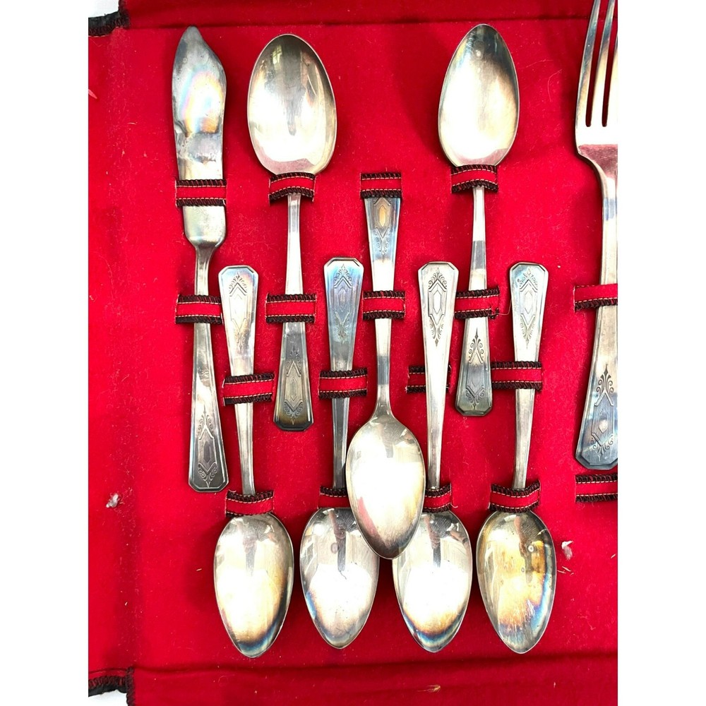 1935 Wm Rogers IS, 26 Piece Silverplate Starlight Pattern Star Eagle Cloth, Case