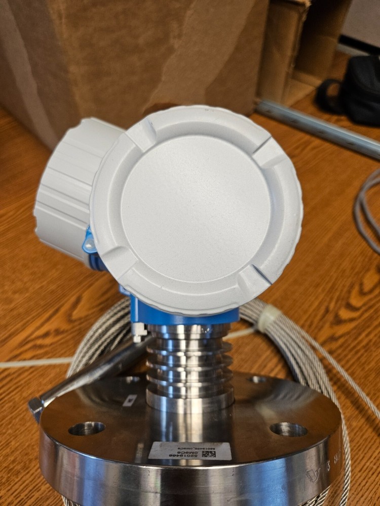 Endress + Hauser Levelflex FMP51 Guided Wave Radar Level Transmitter w/ Sun SHD