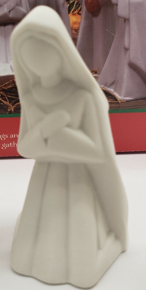 Preowned - Mark Feldstein 7 pc Ceramic Porcelain Nativity Set BX15484