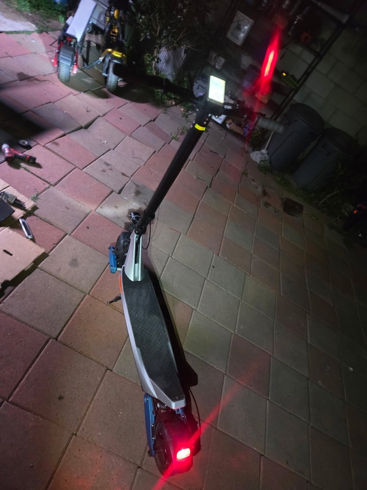 Varla Pegasus With Charger Fully Functioning