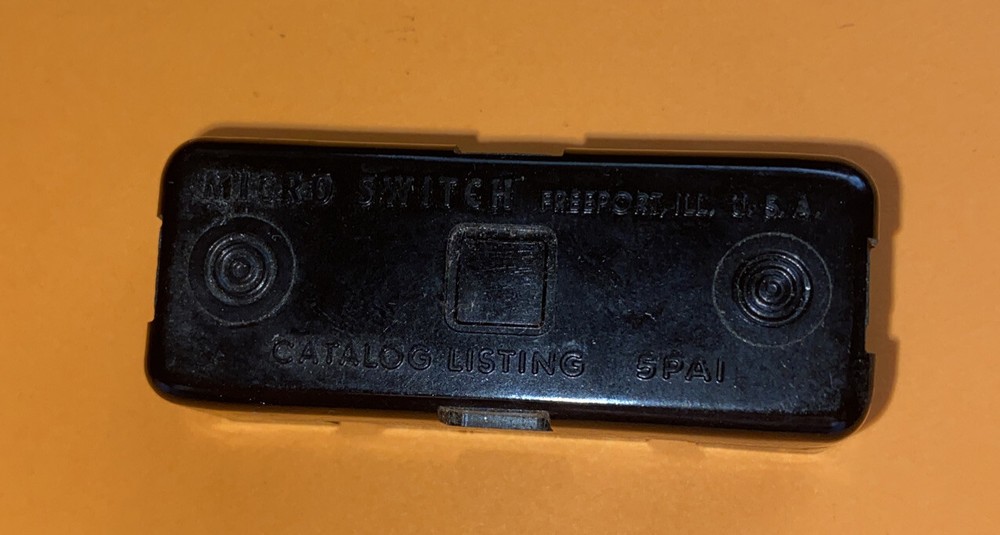 *USED* 5PA1-MICROSWITCH-SWITCH COVER*