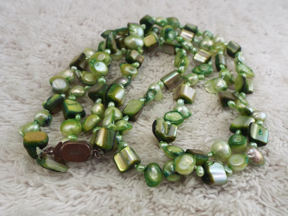 Green Shell & Genuine Pearl Necklace (D3)