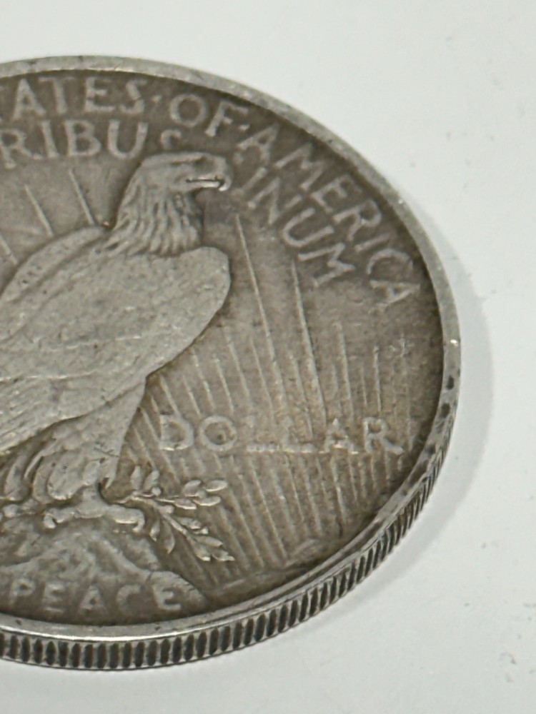 US Silver Coin-1922 PEACE SILVER DOLLAR circulated