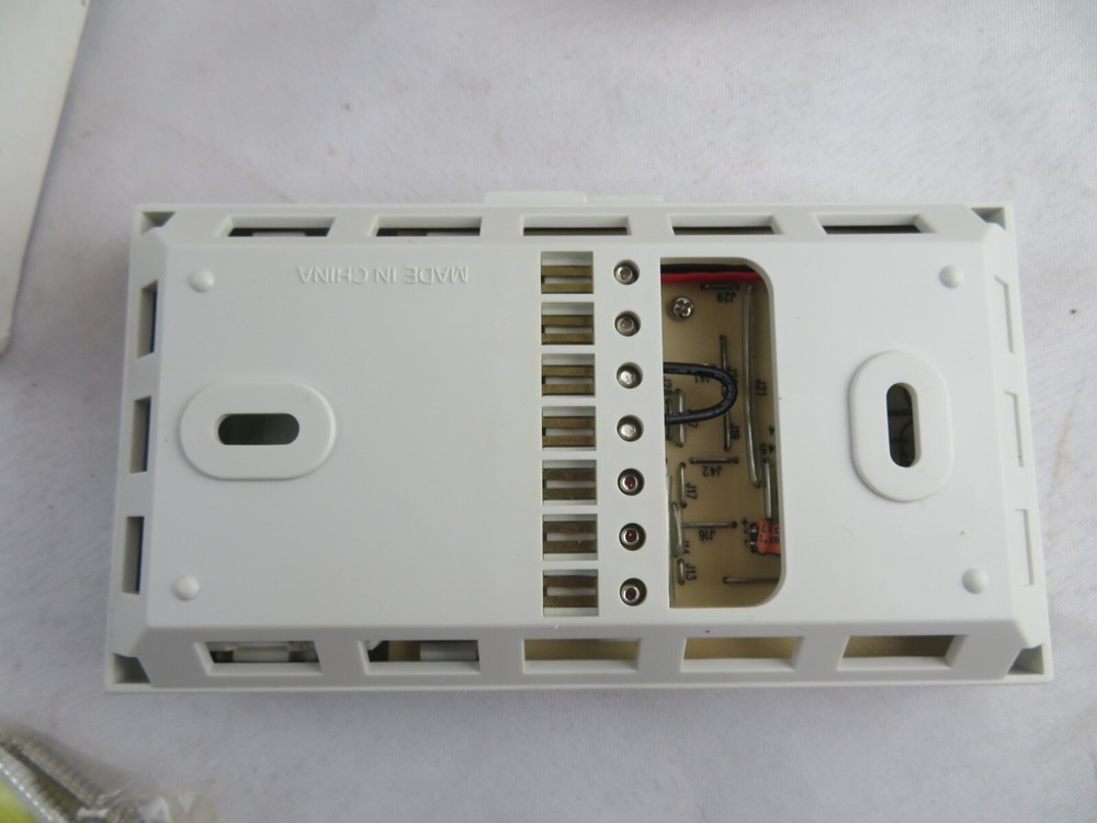 LUXPRO PSP211 Programmable Thermostat Heating and Cooling