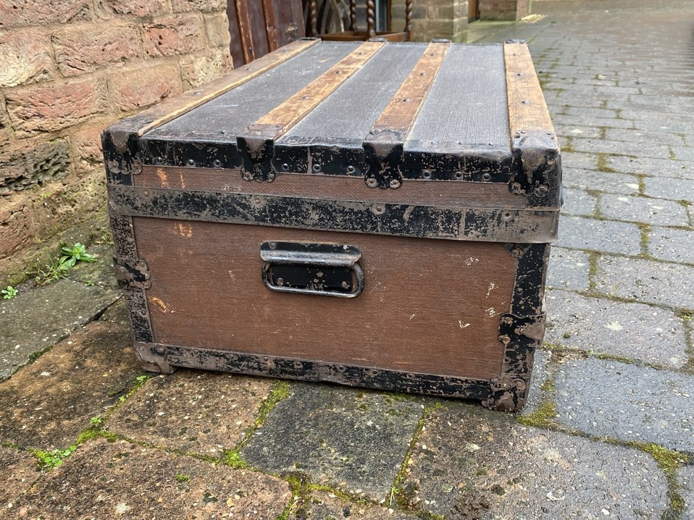 Vintage Banded Trunk