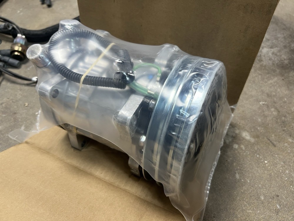 HMMWV Red Dot AC compressor 24V