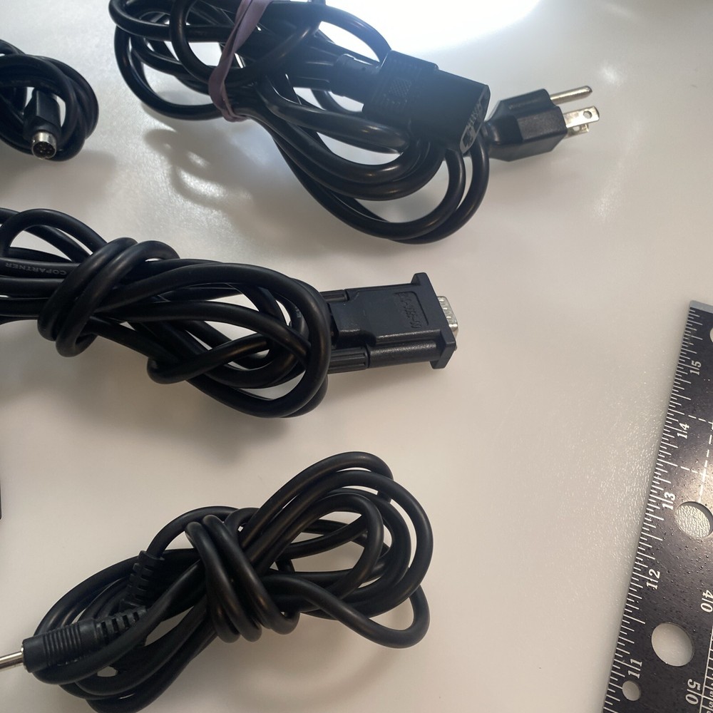 InFocus LP400 800x600 Projector 📽️ Untested Powers 🆙 and runs za3