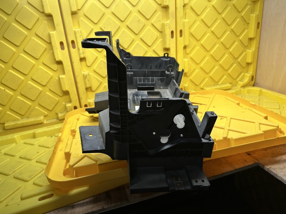 2019 RAM 1500 CREW CAB ENGINE BATTERY TRAY BRACKET HOLDER SUPPORT OEM