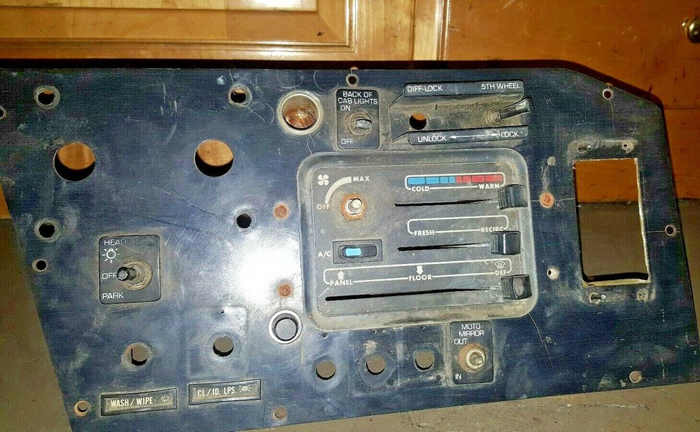 VOLVO BERGSTROM TEMPERATURE CONTROL 758017