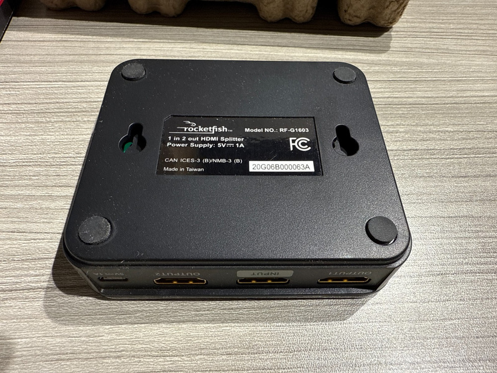 Rocketfish RF-G1603 2-Output HDMI Splitter 4K @ 60Hz, HDR Pass-Through 33B