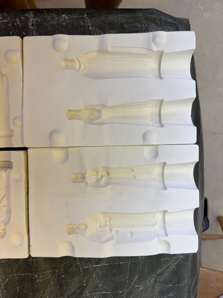 VINTAGE ALBERTA CERAMIC MOLD #A-13 A/B/C CHESS SET