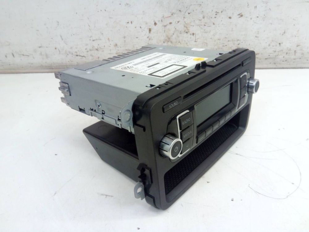 Radio/CD Combined Change * CODE Not Present. Compatible with VW POLO V (6C1)