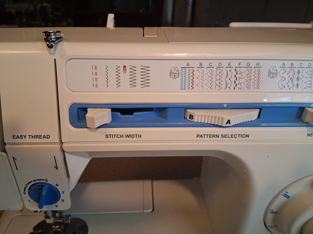 Singer Sewing Machine W/Foot Pedal 5062 Working
