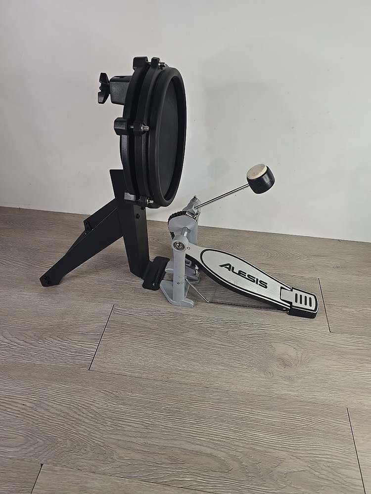 Alesis Kick Drum Pad & Pedal Nitro Electronic.