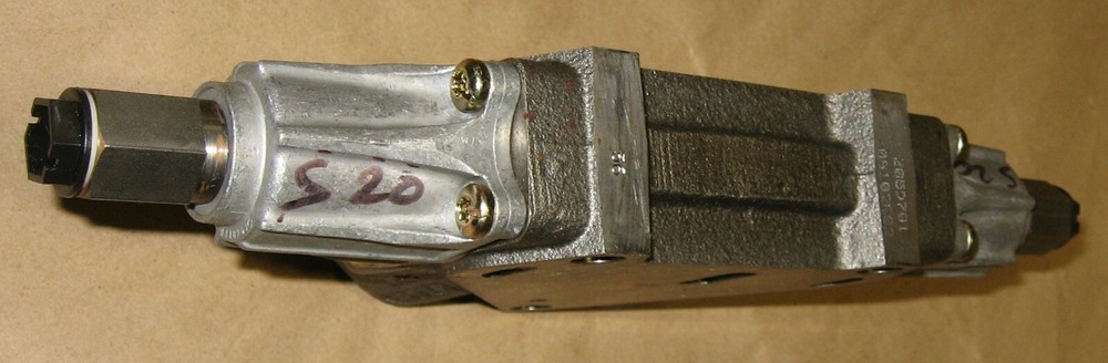 New 08102882 Rexroth Direction Valve Section