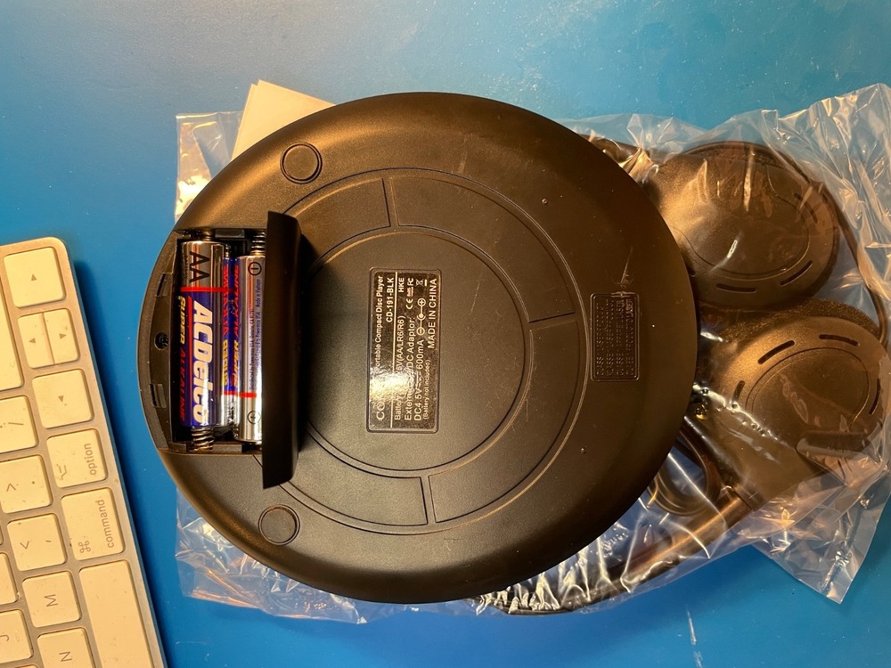 COBY Portable CD Player CD-191-BLACK - TESTED & WORKING With Headphones