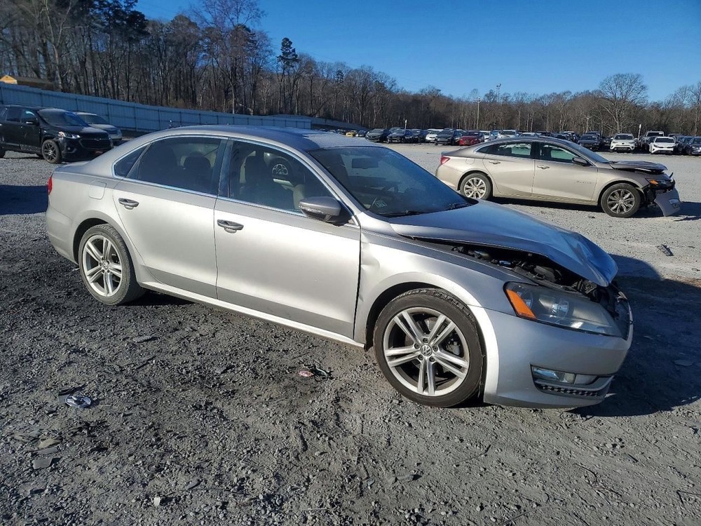 PASSAT 2012 Glove Box 5022168