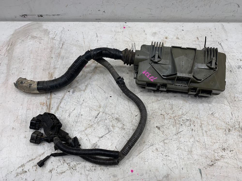 2019 Isuzu NPR Fuse Panel (628-10402)