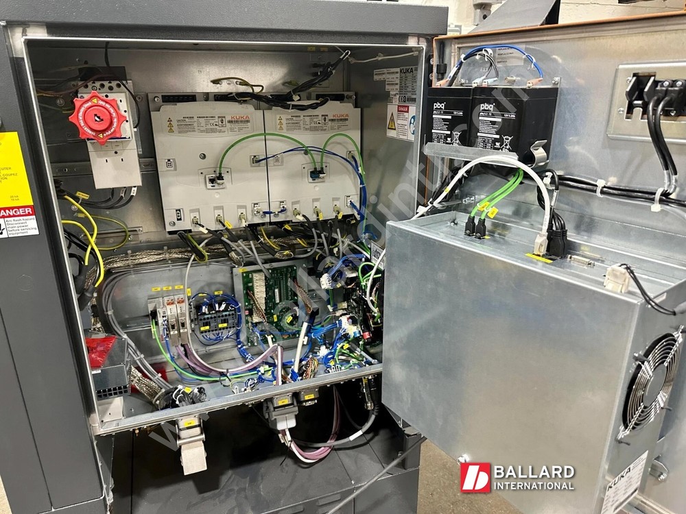 KUKA KR6-2 Robotic System w/ KRC4 Controller - 686087