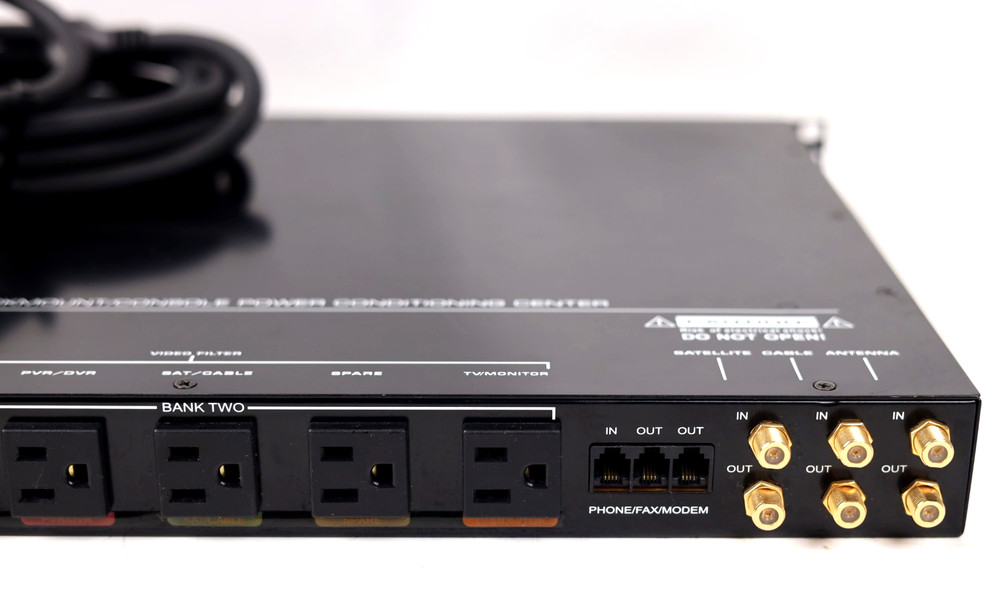 TrippLite HT3100PC Isobar Rackmount/ Console Power Conditioning Center u812