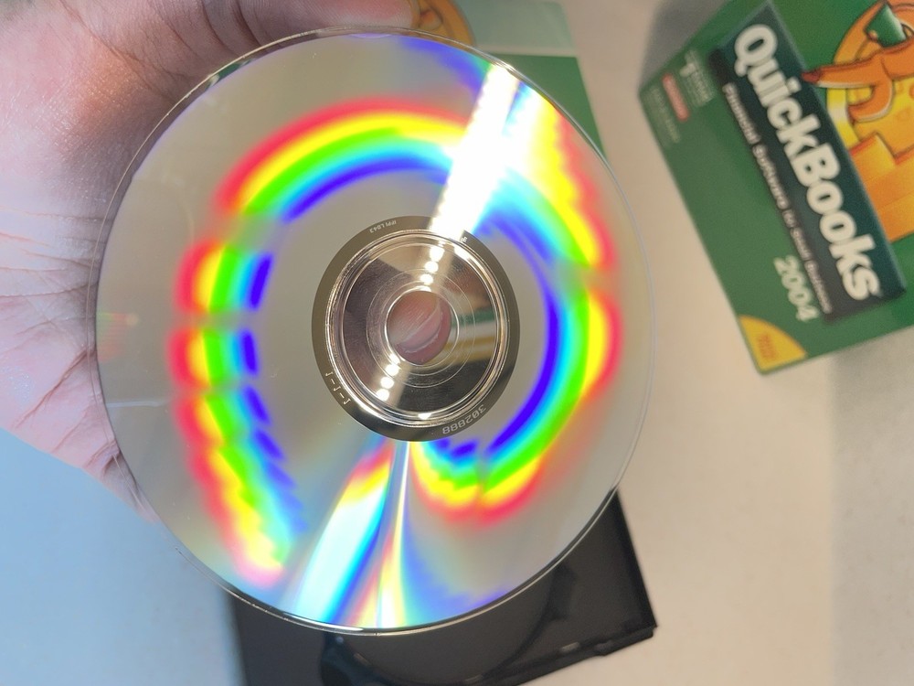 QuickBooks Basic 2004 In Box For PC Clean Disc Financial Software Windows XP