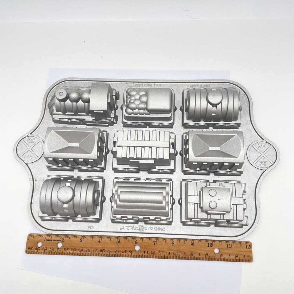 Nordic Ware 3D Train Cake Pan 5 Cups Excellent Condition