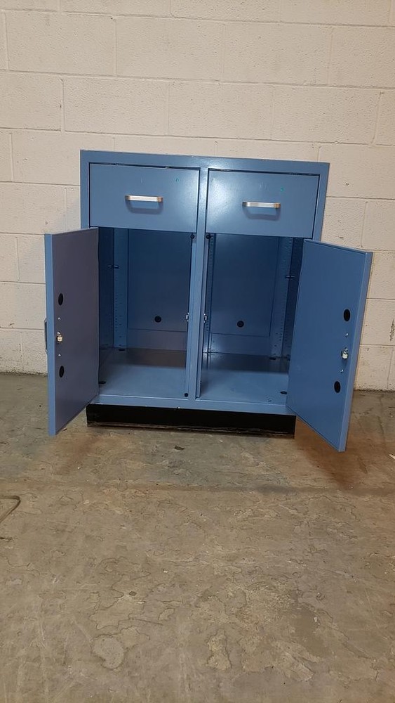 29" 2 Door 2 Drawer Lab Design(S6LLST10045)
