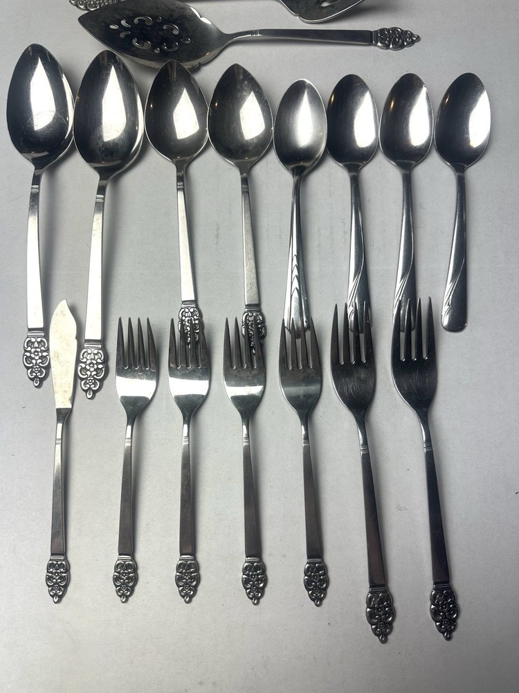 Oneida Community Stainless VINLAND 17 Piece Set Stainless Flatware