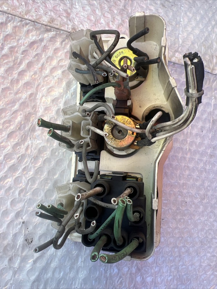 BERGSTROM TEMPERATURE CONTROL SWITCH,OEM, MISSING KNOB, KENWORTH F21-1005-1