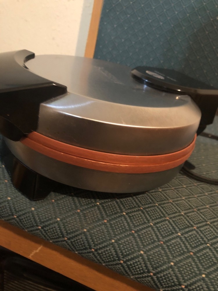 Farberware Single-Flip Nonstick Waffle Maker - Crome